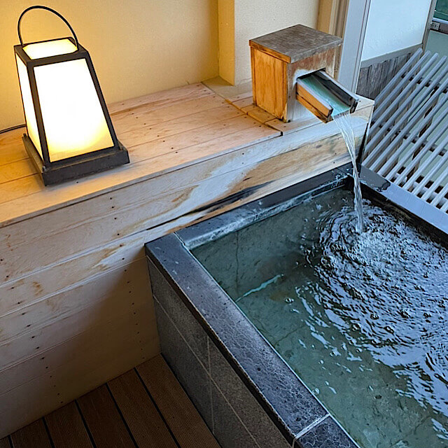 萩小町、露天風呂付客室の露天風呂を撮影した写真